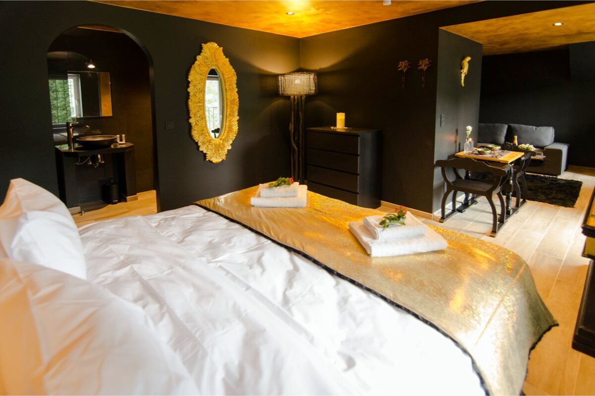 Strass & Elegance - River Lodge - Unusual hotel in Maredsous